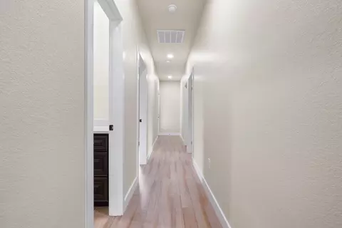 Entry Way - 622 E Chambers St, Cleburne, TX 76031 photo 1 of 3