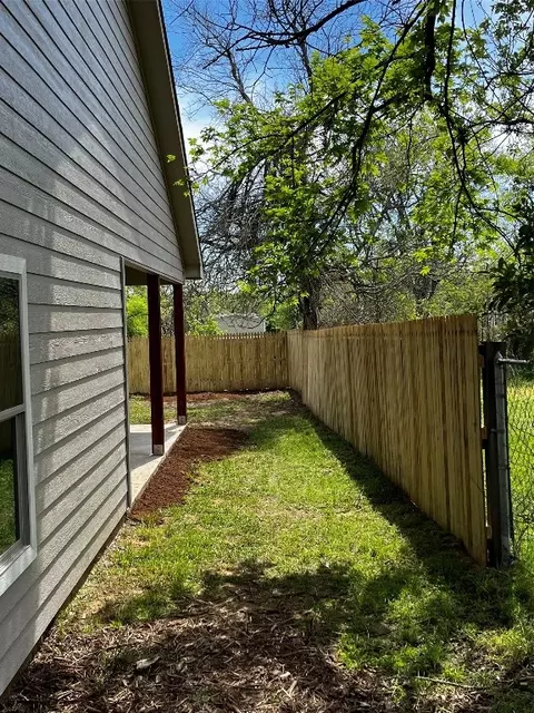 Exterior - 622 E Chambers St, Cleburne, TX 76031 photo 6 of 10