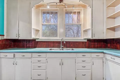 Bath - 604 W State St, Terrell, TX 75160 photo 1 of 3