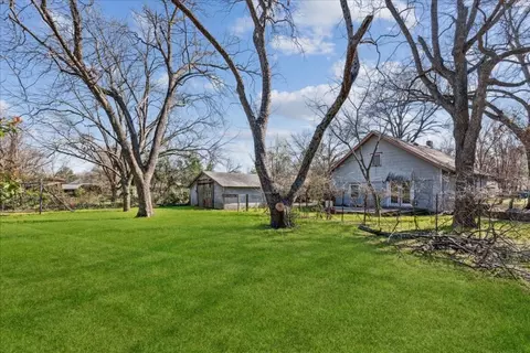 Exterior - 604 W State St, Terrell, TX 75160 photo 8 of 9