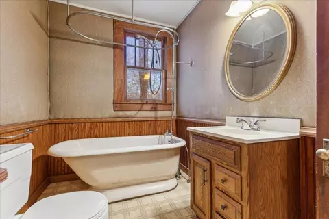 Bath - 604 W State St, Terrell, TX 75160 photo 2 of 3