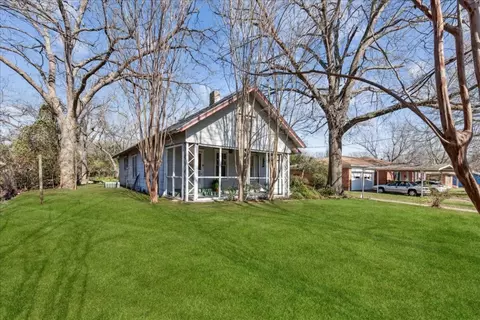 Exterior - 604 W State St, Terrell, TX 75160 photo 4 of 9