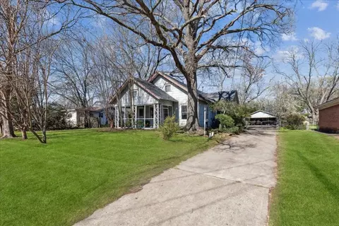 Exterior - 604 W State St, Terrell, TX 75160 photo 2 of 9