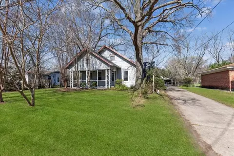 Exterior - 604 W State St, Terrell, TX 75160 photo 3 of 9