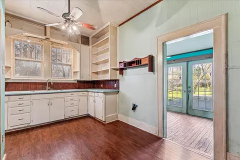 Kitchen - 604 W State St, Terrell, TX 75160 photo 3 of 3
