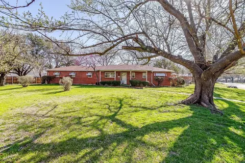 125 Robert St, Burleson, TX 76028