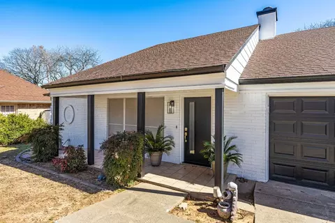 5507 Cactus Ct, Arlington, TX 76017