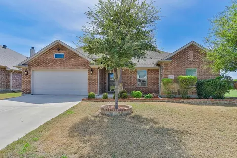 693 Fossil Wood Dr, Saginaw, TX 76179