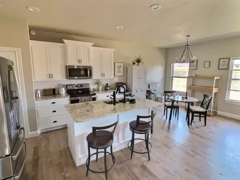 Kitchen - 226 Moon Beam Path, Abilene, TX 79602 photo 2 of 2