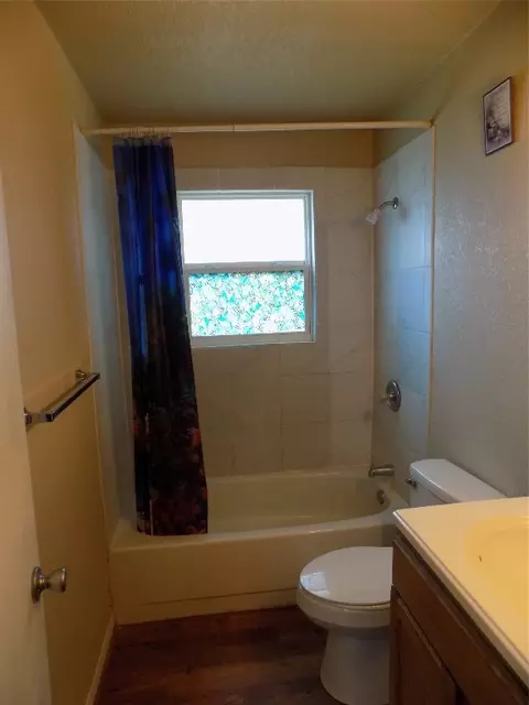 Bath - 126 Smith St, Eustace, TX 75124 photo 3 of 4