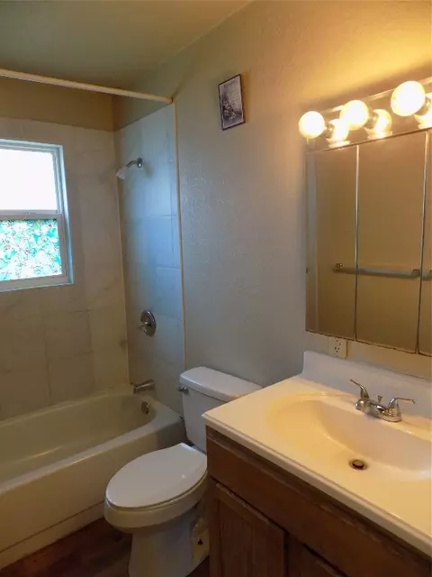 Bath - 126 Smith St, Eustace, TX 75124 photo 4 of 4