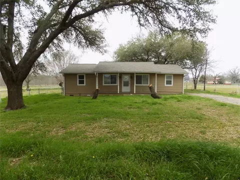 126 Smith St, Eustace, TX 75124