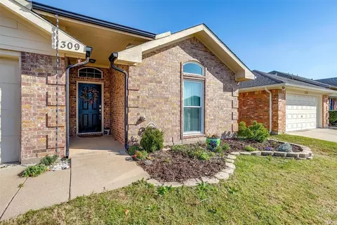 1309 Camden Yard Dr, Burleson, TX 76028