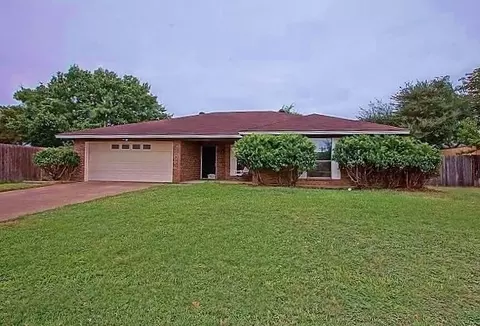 2844 Panhandle Dr, Grapevine, TX 76051