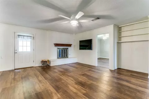 Living - 200 E Pleasantview Dr, Hurst, TX 76054 photo 6 of 7
