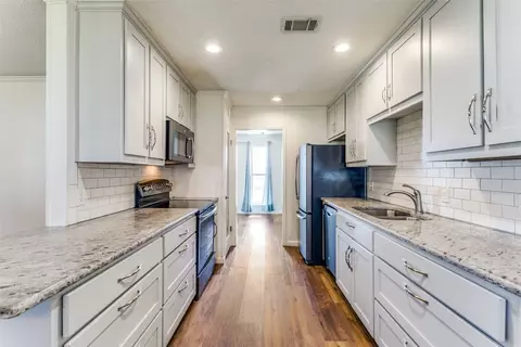 Kitchen - 200 E Pleasantview Dr, Hurst, TX 76054 photo 2 of 5
