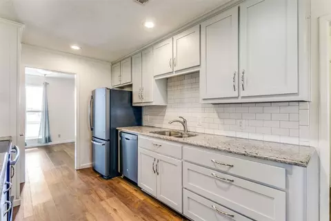 Kitchen - 200 E Pleasantview Dr, Hurst, TX 76054 photo 4 of 5