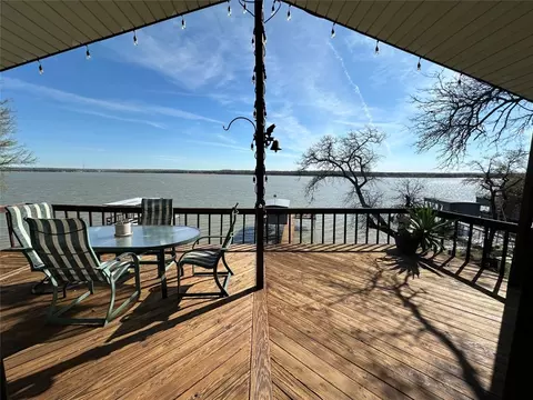 6908 Quarteroaks Dr, Azle, TX 76020