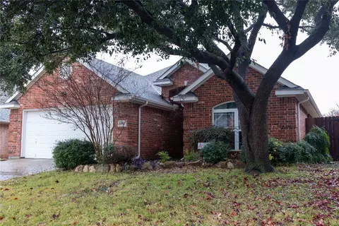 6932 Day Dr, Fort Worth, TX 76132