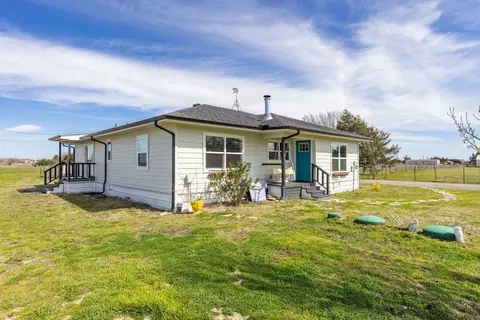 Exterior - 1090 Coffey Ln, Celeste, TX 75423 photo 4 of 6