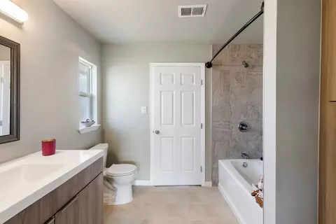 Bath - 1090 Coffey Ln, Celeste, TX 75423 photo 3 of 3