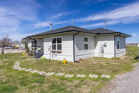 Exterior - 1090 Coffey Ln, Celeste, TX 75423 photo 3 of 6