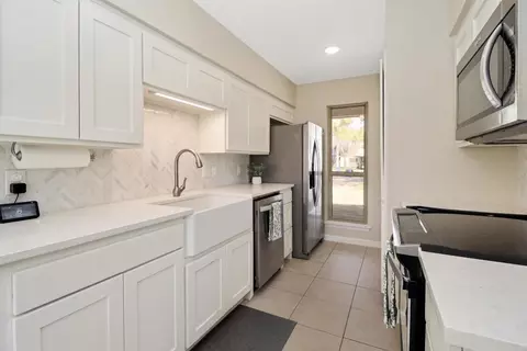Kitchen - 807 N Ector Dr, Euless, TX 76039 photo 3 of 4