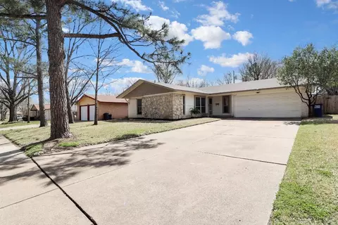 Exterior - 807 N Ector Dr, Euless, TX 76039 photo 2 of 4