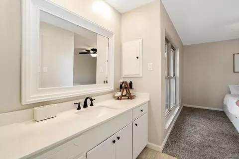 Bath - 807 N Ector Dr, Euless, TX 76039 photo 2 of 3