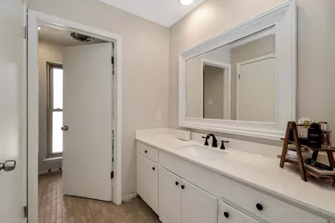 Bath - 807 N Ector Dr, Euless, TX 76039 photo 1 of 3