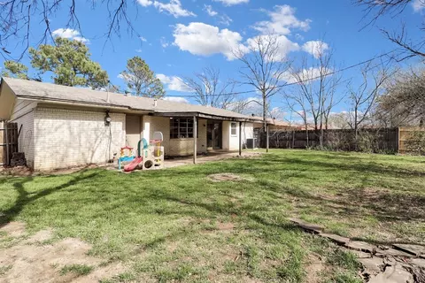 Exterior - 807 N Ector Dr, Euless, TX 76039 photo 4 of 4