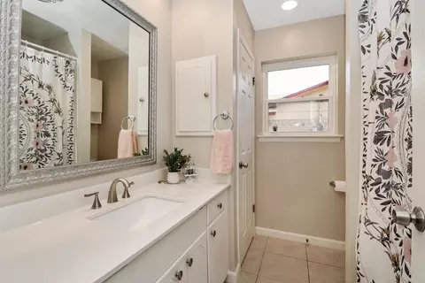 Bath - 807 N Ector Dr, Euless, TX 76039 photo 3 of 3