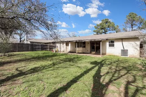 Exterior - 807 N Ector Dr, Euless, TX 76039 photo 3 of 4