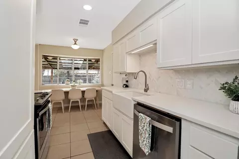 Kitchen - 807 N Ector Dr, Euless, TX 76039 photo 4 of 4