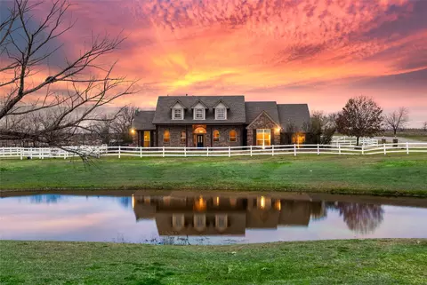 1001 Creek Hollow Ln, Fort Worth, TX 76131