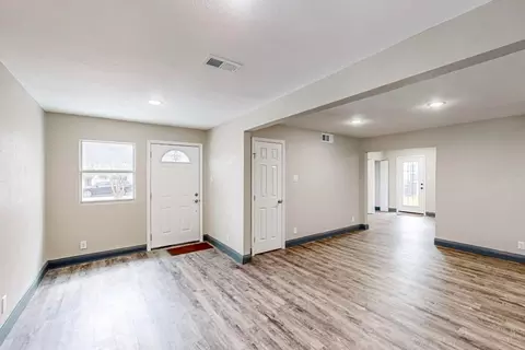 4821 Stephanie Dr, Haltom City, TX 76117