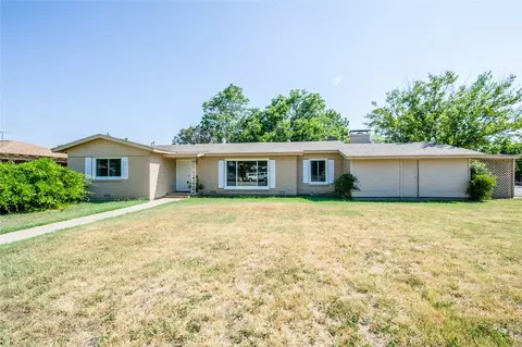 211 Circle Dr, Cleburne, TX 76033