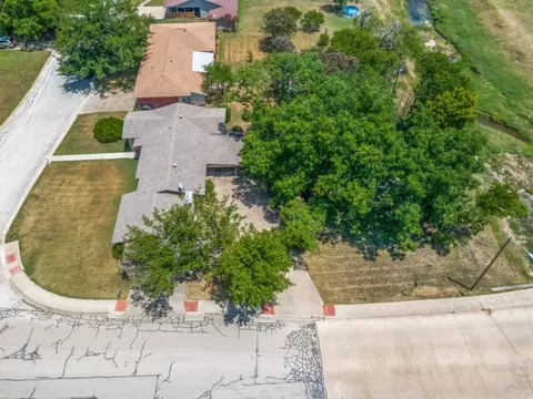 Exterior - 211 Circle Dr, Cleburne, TX 76033 photo 8 of 10
