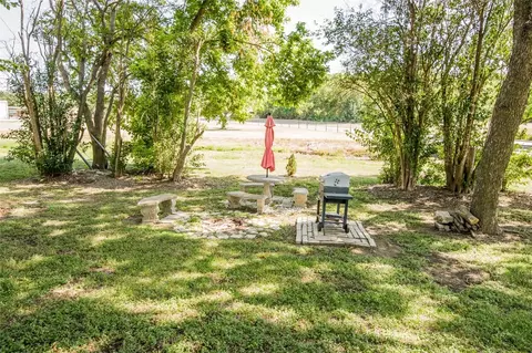 Exterior - 211 Circle Dr, Cleburne, TX 76033 photo 2 of 10