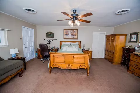 Bedroom - 211 Circle Dr, Cleburne, TX 76033 photo 6 of 6