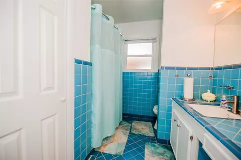 Bath - 211 Circle Dr, Cleburne, TX 76033 photo 1 of 1