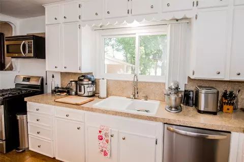 Kitchen - 211 Circle Dr, Cleburne, TX 76033 photo 3 of 3