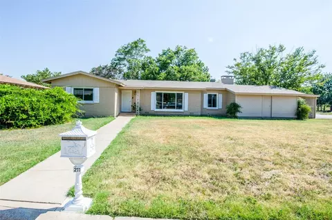 Exterior - 211 Circle Dr, Cleburne, TX 76033 photo 10 of 10