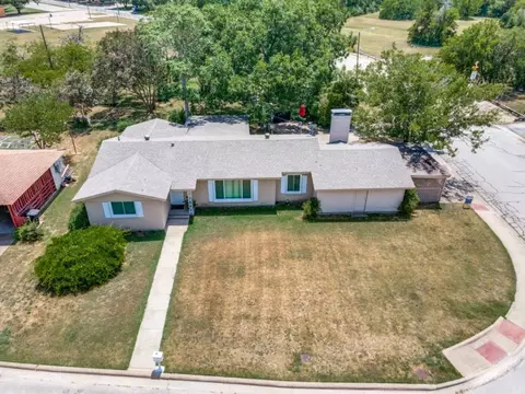 Exterior - 211 Circle Dr, Cleburne, TX 76033 photo 9 of 10