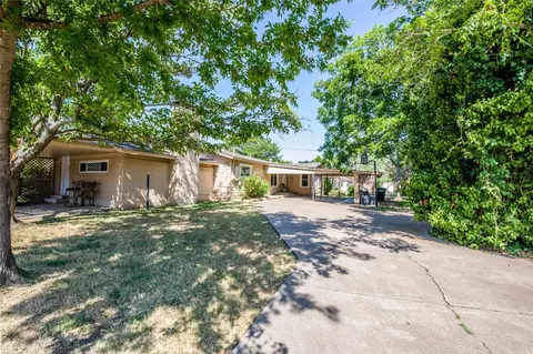 Exterior - 211 Circle Dr, Cleburne, TX 76033 photo 5 of 10