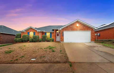 7911 Mourning Dove Dr, Arlington, TX 76002