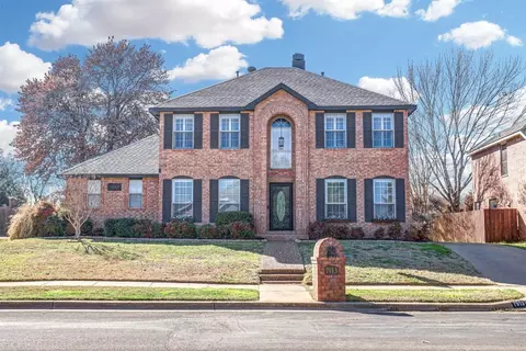 7913 Arlie Ln, North Richland Hills, TX 76182