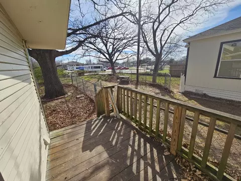 Exterior - 1605 Cooper St, Commerce, TX 75428 photo 2 of 3