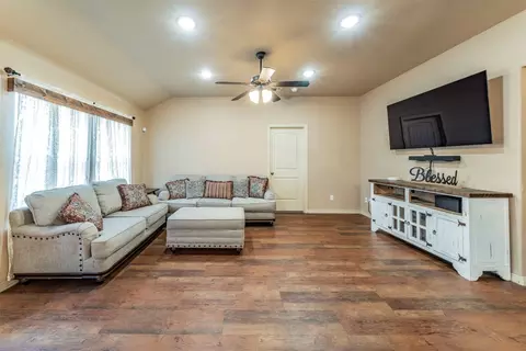 224 Lake Dr, Springtown, TX 76082