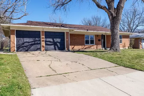 6517 Callahan Ct, Fort Worth, TX 76112